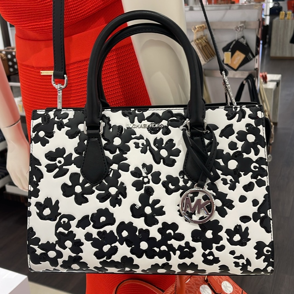 Michael Kors Sheila Medium Sequined Floral Print CZ Satchel
Black
NWT - Picture 15 of 16